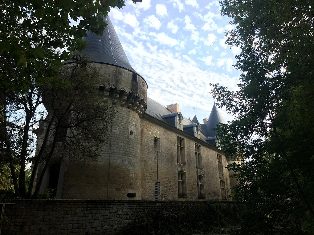 château Dampierre sur Boutonne.